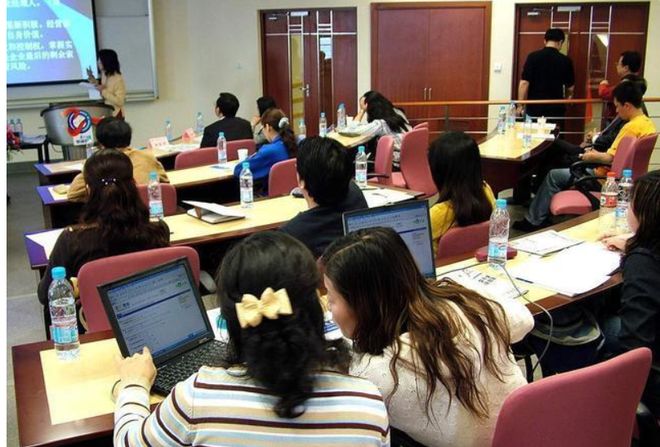 只贪图运动员啄木鸟