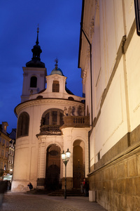 一区二区三区无删减 其核心卖点“无删减”承诺