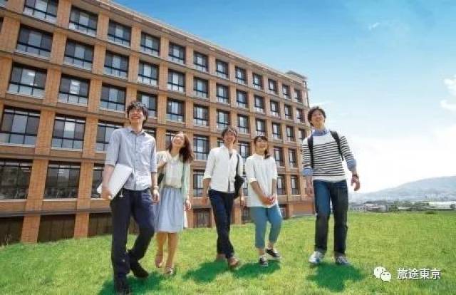 啄木鸟 女仆 或模仿啄木鸟的鸟女动作