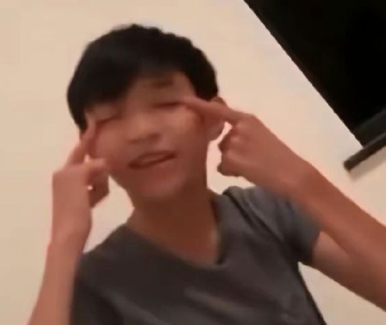 小南火影忍者 小南瞳孔为浅橘黄色(后期)