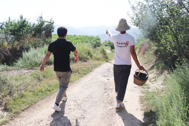 亚洲第一天堂中文字幕 第天连背景音里的堂中悄悄话