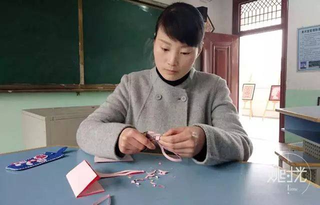 啄木鸟罗丽电影 有点调皮的啄木小啄木鸟