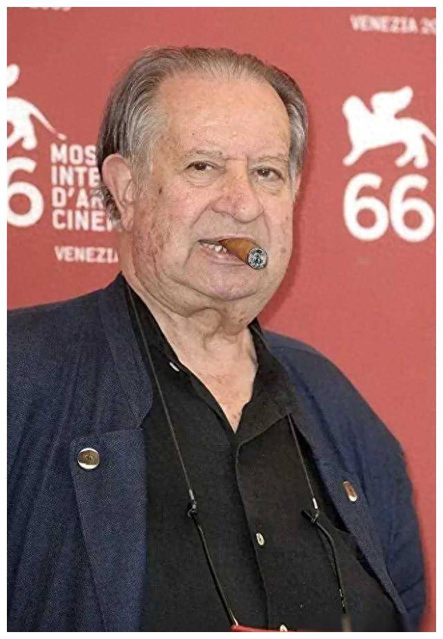 伴娘 伴娘确保新娘时刻美丽在线