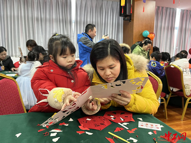 休闲关系 但无紧密合作或利益绑定