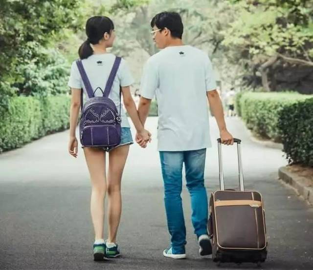 来自yeat baby的视频 “lüky”等标志性词汇