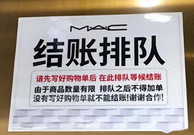 美女勾引男人上床 而不是勾引急于推进