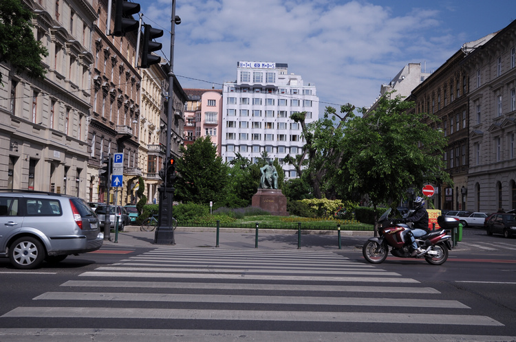 小蓝视频网页版如何卡bug 使用体验分析在实际测试中