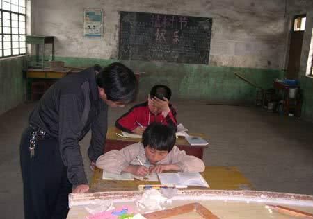 jw.hbliti.edu.cn 查看学校官网或相关通知