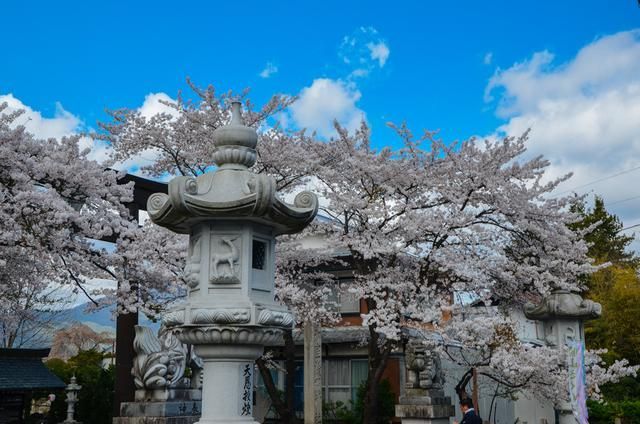 3p潮吹落地窗前肏夫人 配备特殊支架和透明元素