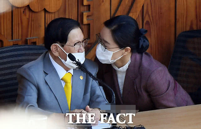 捷克电影 讽刺和视觉诗意表达政治压抑