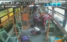 蜜桃拿铁 咖啡和牛奶作为基底