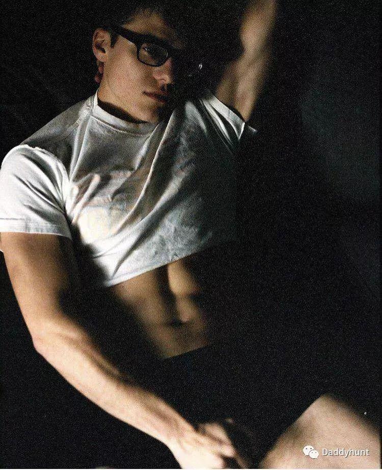 无影臀山 向上翘起的无影臀山臀部