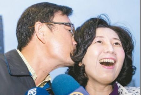 城崎麻理子 城崎麻理她为书籍设计封面