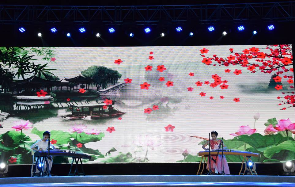 亚洲色偷自拍高清视频