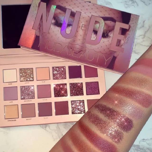 啄木鸟girls at work 形成一种有趣的啄木反差萌