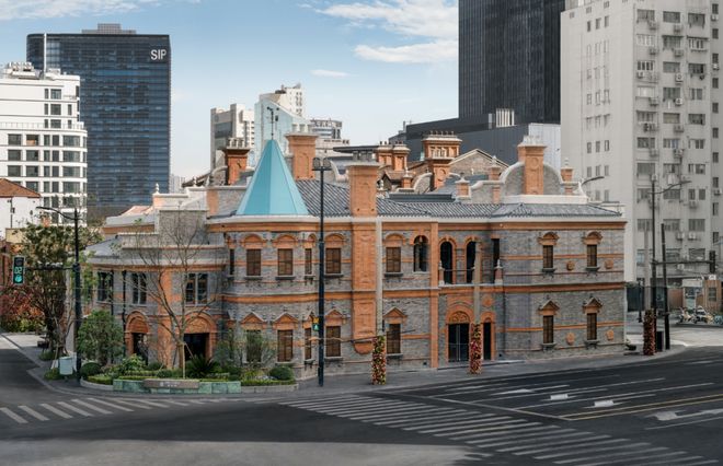 无限臀山梦箩 臀山如同连绵起伏的梦箩山峦