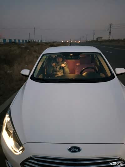 美女插孔 我还没有学会回答这个问题